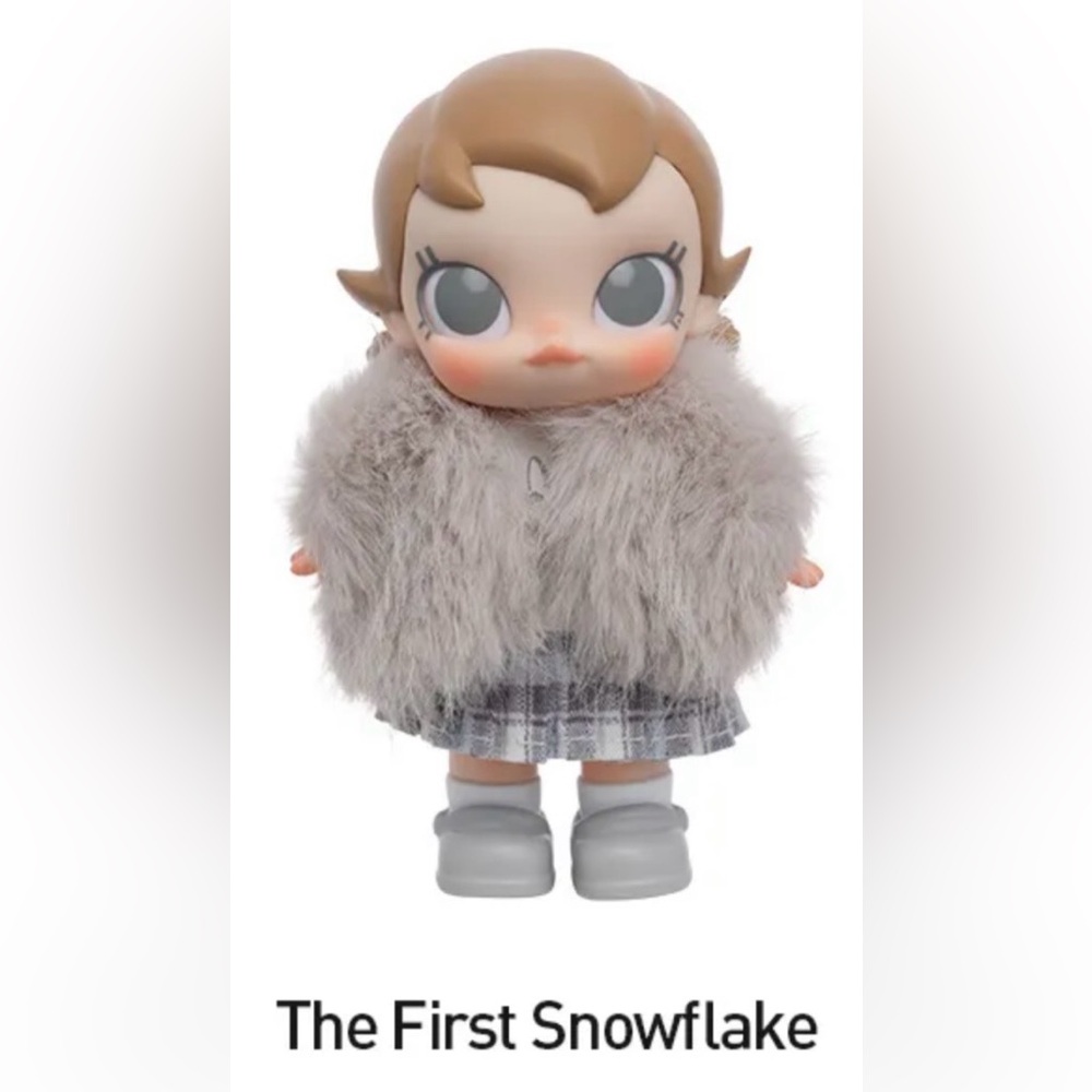 Pop Mart Molly Winter Fit Series - The First Snowflake